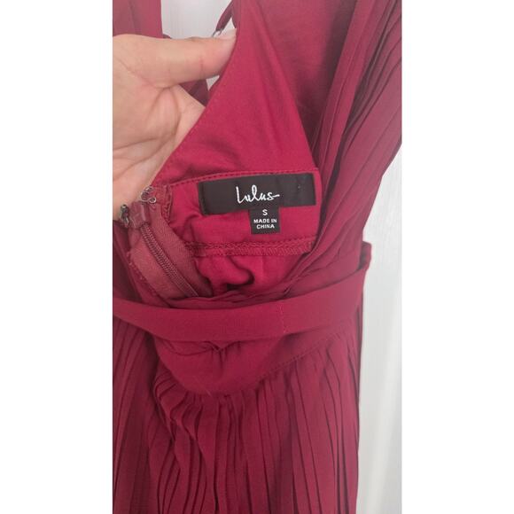Lulu's Pleat and Thank You Wine Red Pleated Jumpsuit Sz S - Picture 16 of 16